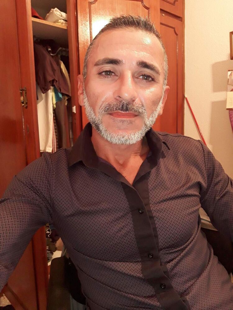  24332662  Iordanis, 48 ,    Limassol