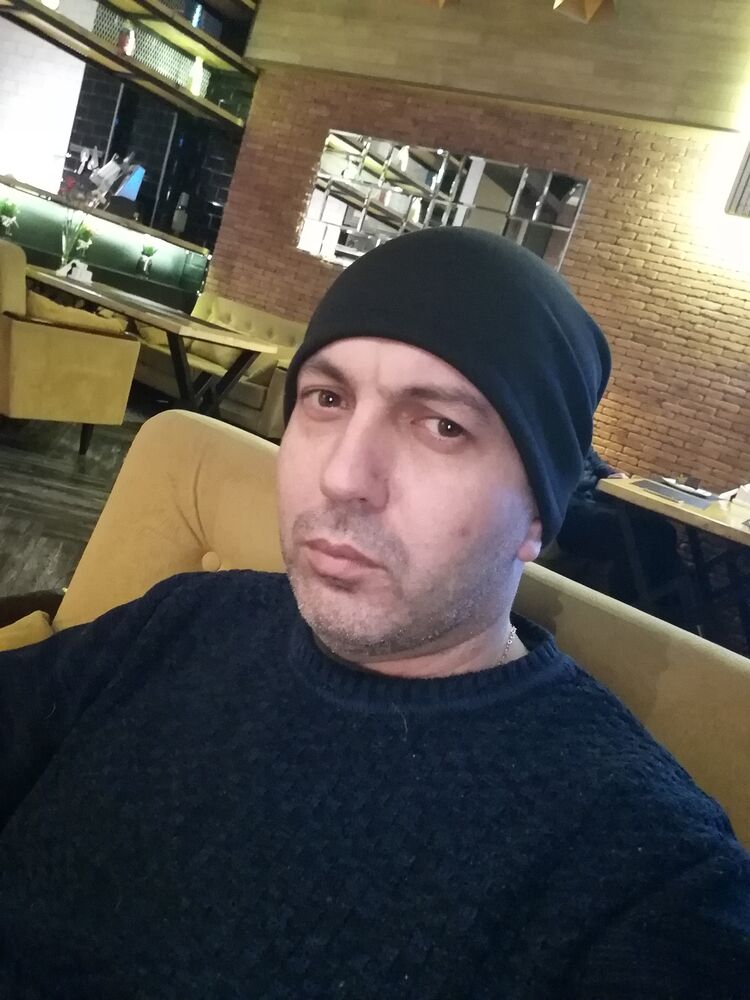  31379142  Bacho, 41 ,    