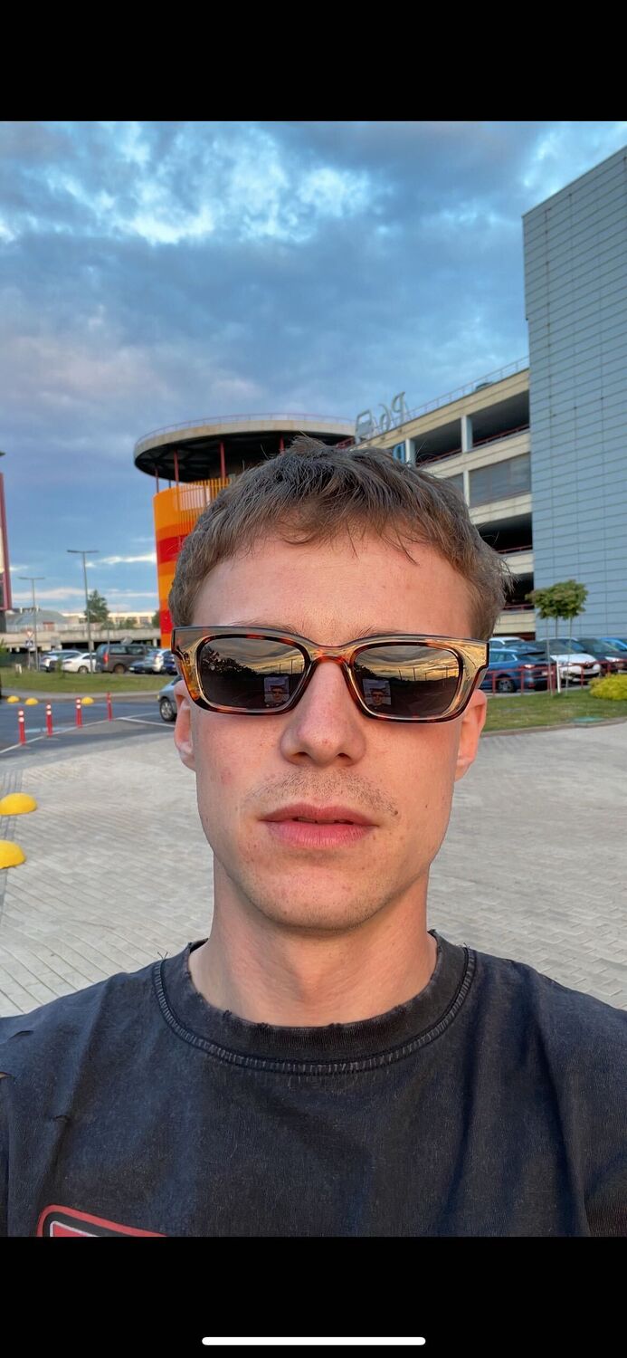  51743772  Igor, 24 ,    