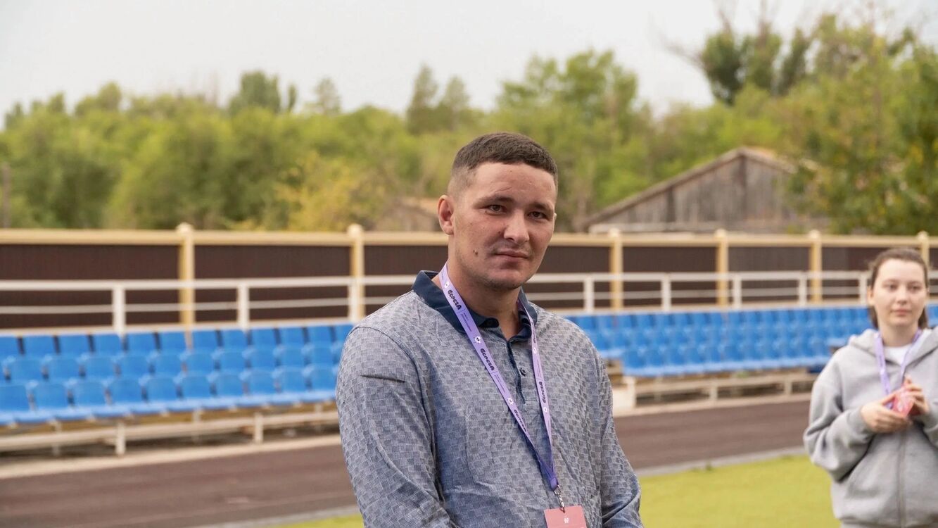  41482762  Anton, 32 ,    