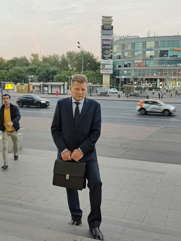  53969202  Pilot, 43 ,    