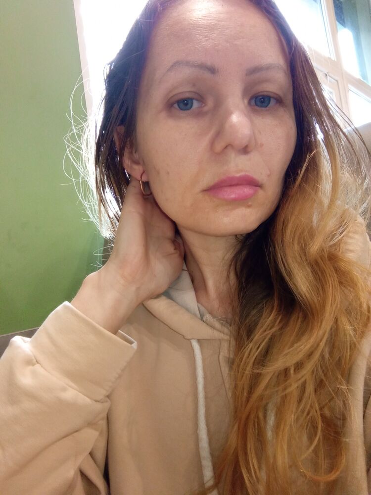  43928872  Nina, 41 ,    