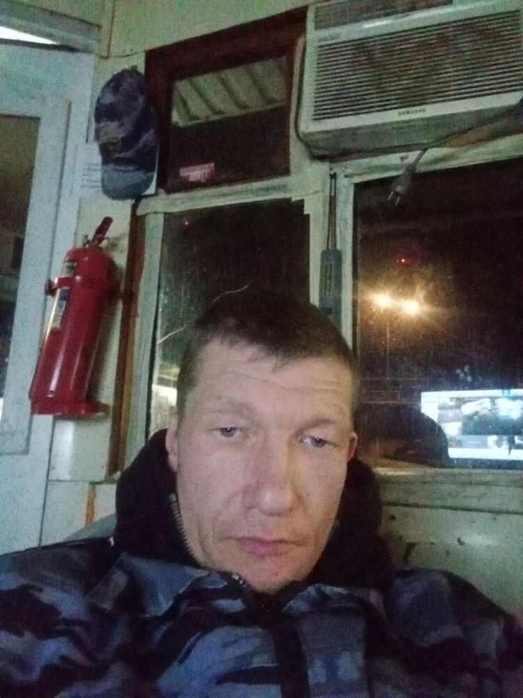  41261472  Vladimir, 44 ,    