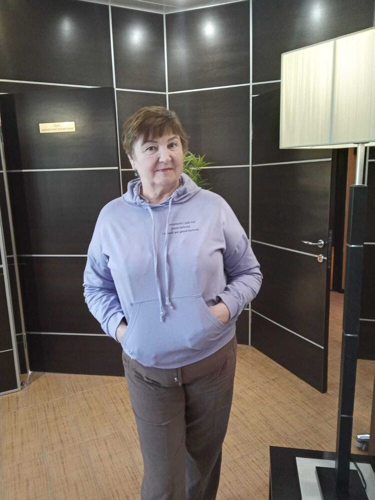  43870242  Elena, 69 ,    