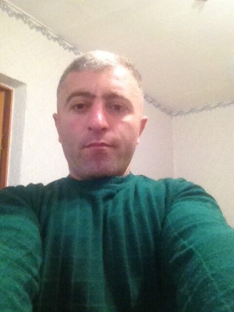  11430212  Aram, 43 ,    