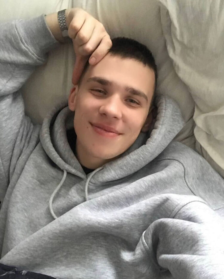  54352802  Stanislav, 34 ,    