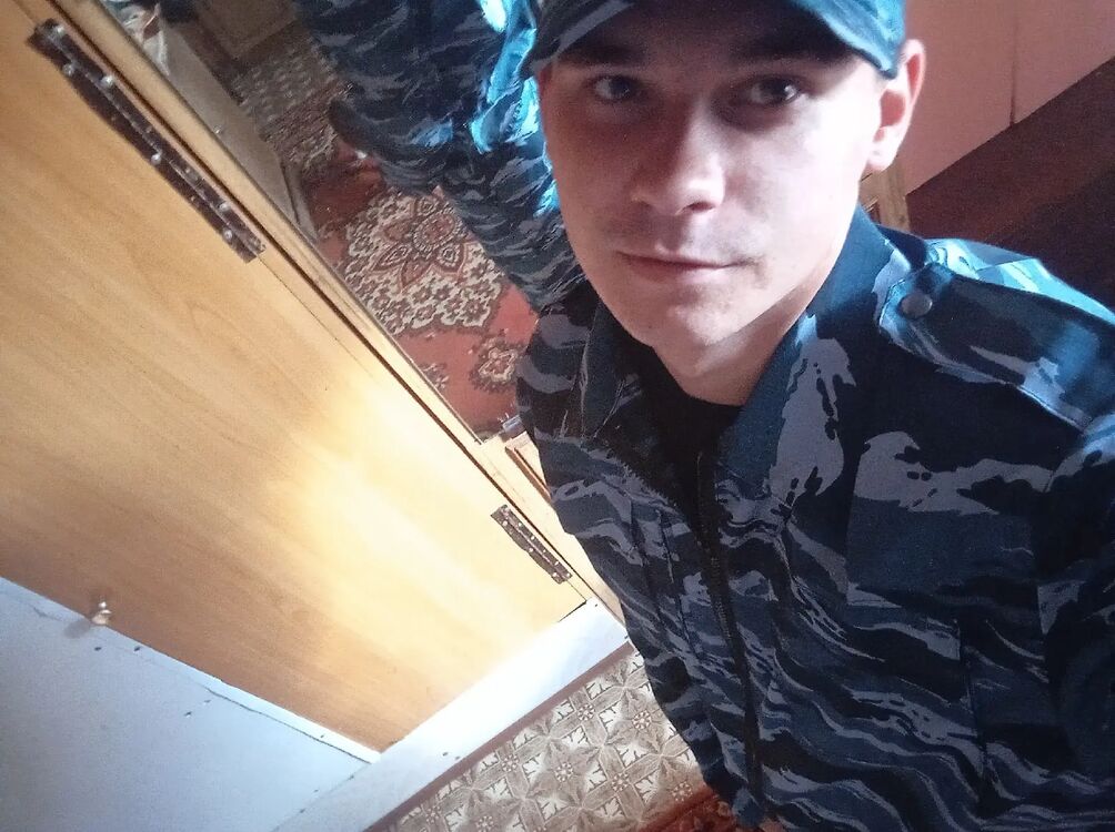  35809152  Viktor, 27 ,    