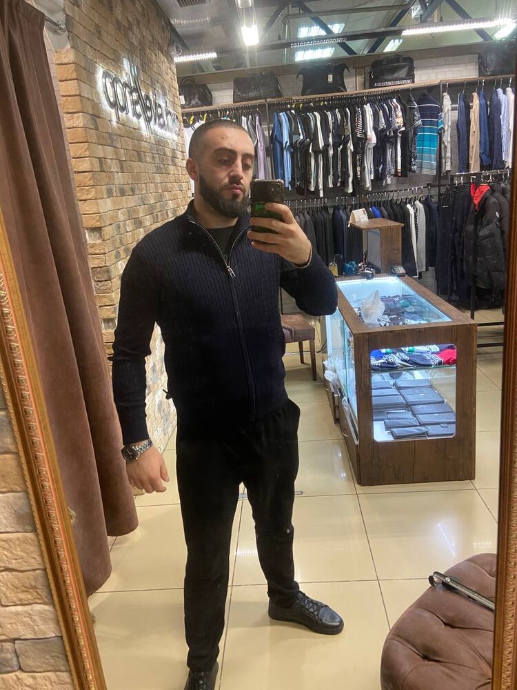  48117472  Narek, 26 ,    
