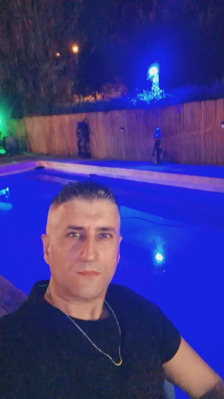  54434332  Alberto, 35 ,    