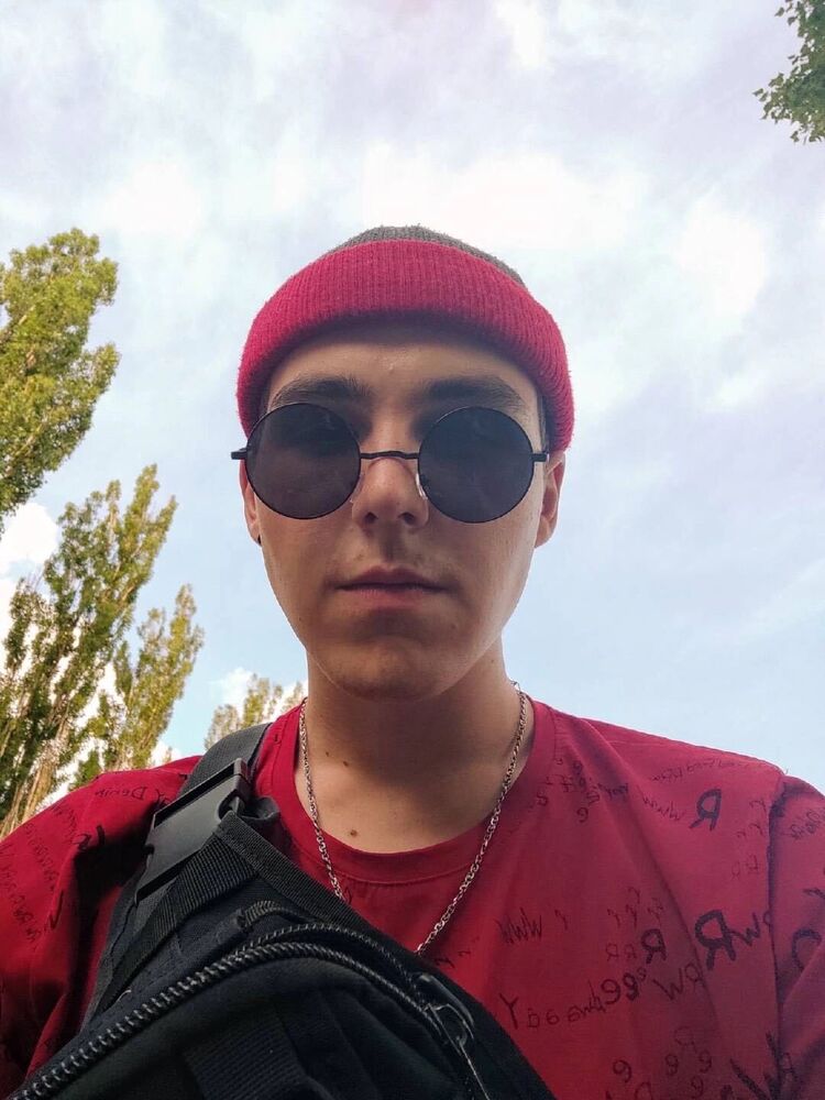  30782202  Pavel, 22 ,    --