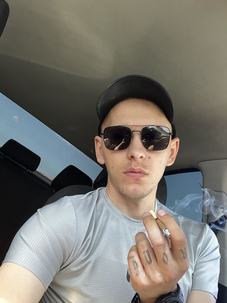  ,   Badyk, 28 ,  