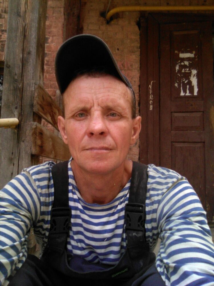  23891042  Artur, 50 ,    