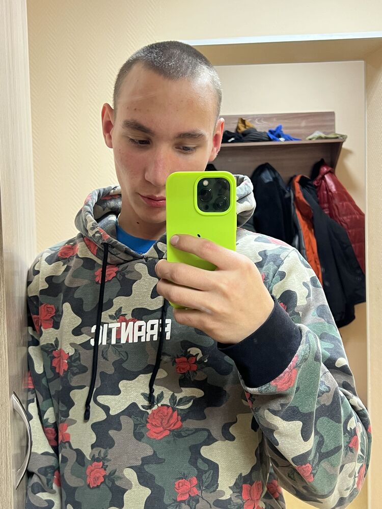 30194102  Sergey, 20 ,    