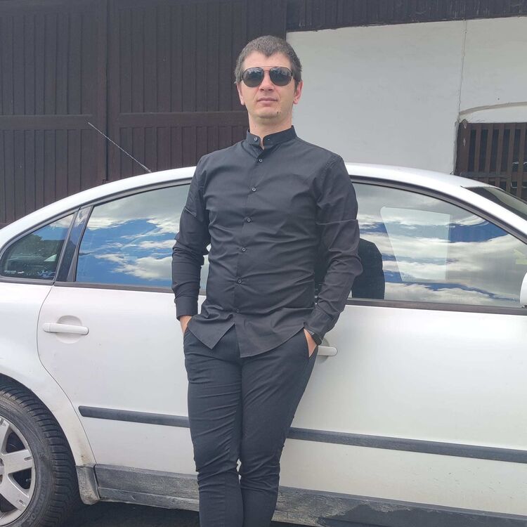  28304442  Vasyl, 32 ,    