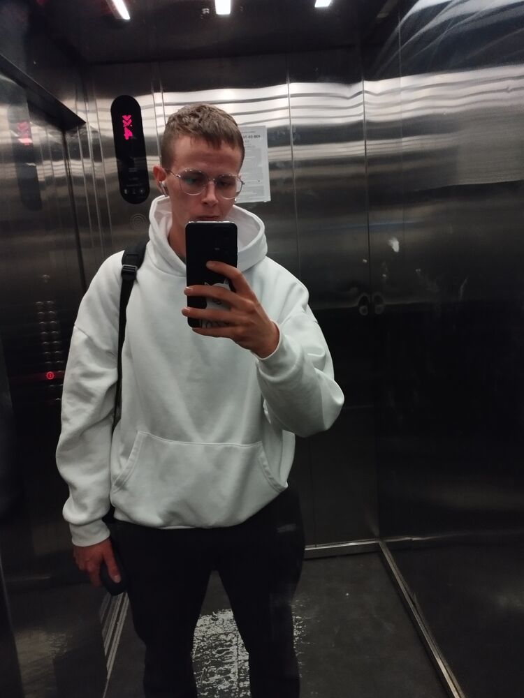  ,   Artur, 24 ,   , c , 