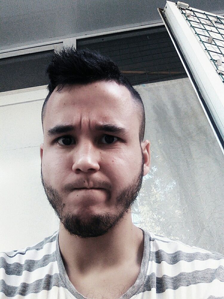  ,   Anvar, 32 ,  