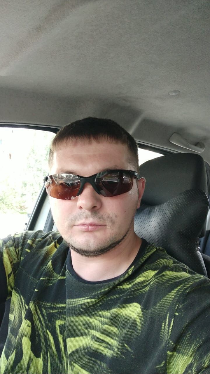  30656482  Roman, 33 ,    