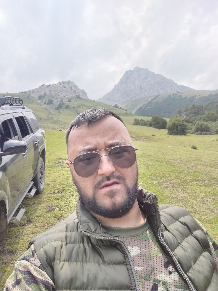  53524492  Shah, 34 ,    