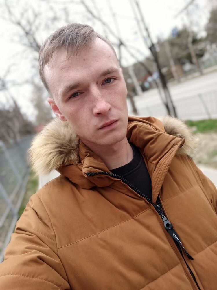  19433592  Anton, 28 ,    