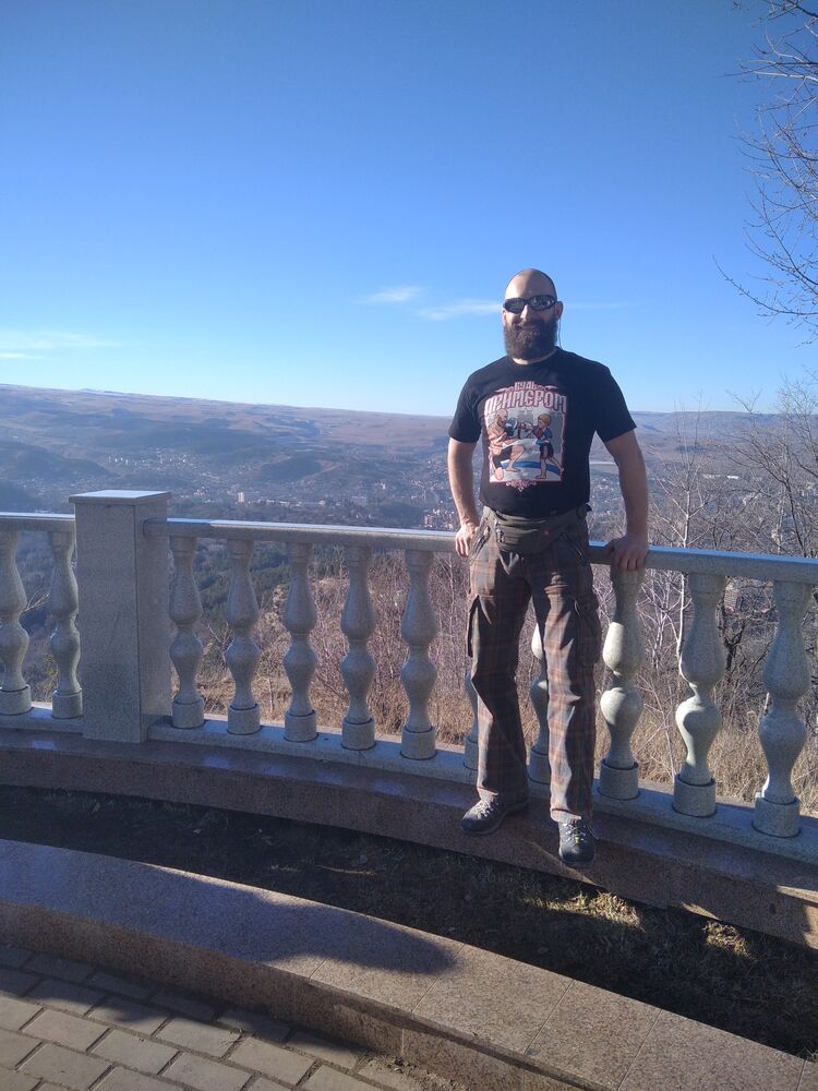  ,   Artem, 42 ,   ,   , c 