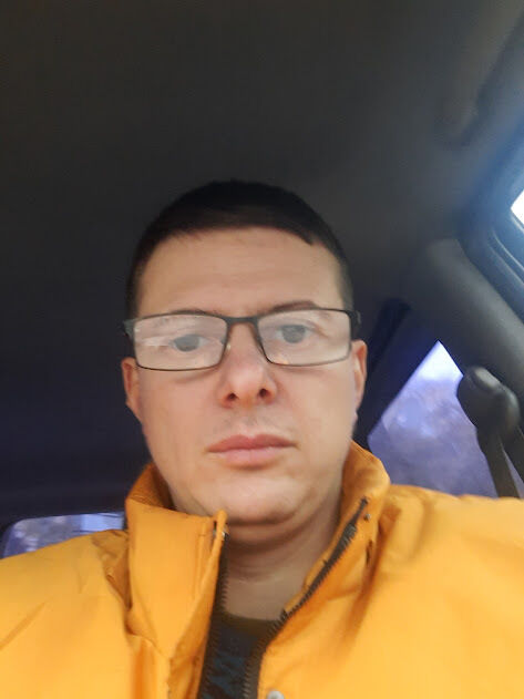  41365382  Andrej, 44 ,    