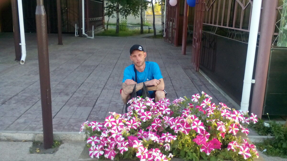  9043972  Igor, 41 ,     