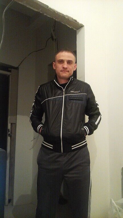  26115202  Roman, 46 ,    