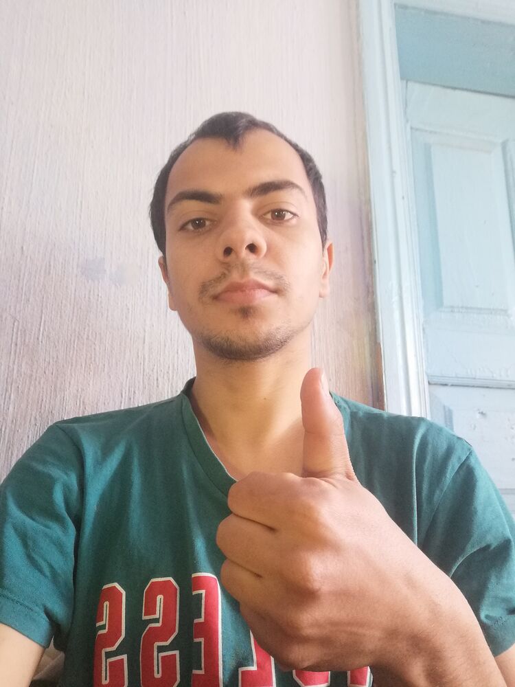  40458932  Gheorghe, 27 ,    