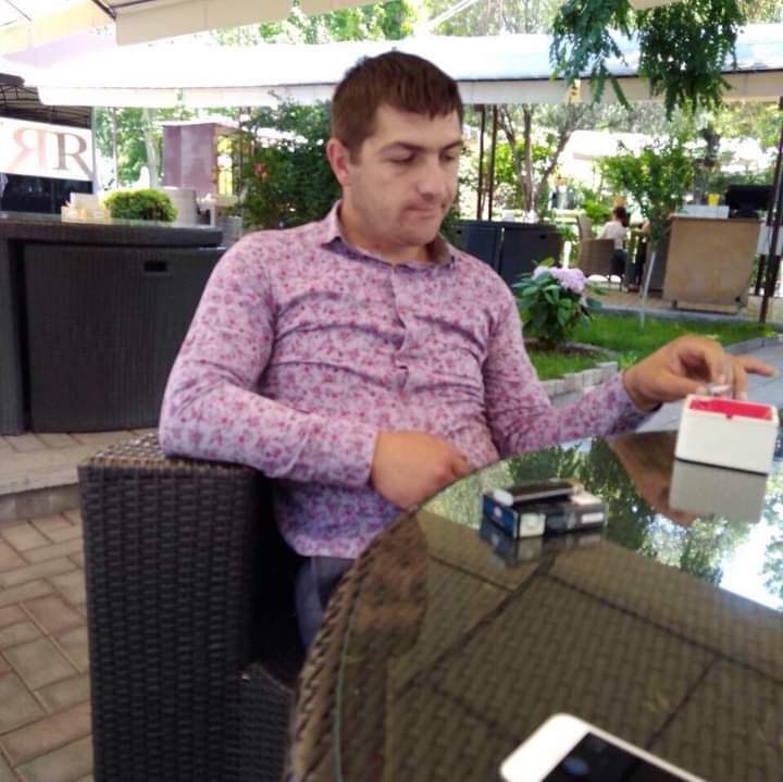  26167382  Narek, 33 ,    