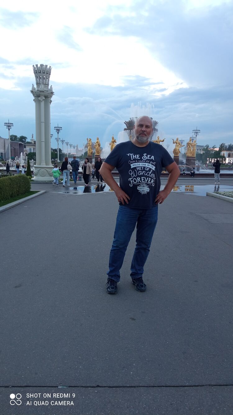  52624412  Alexander, 47 ,    