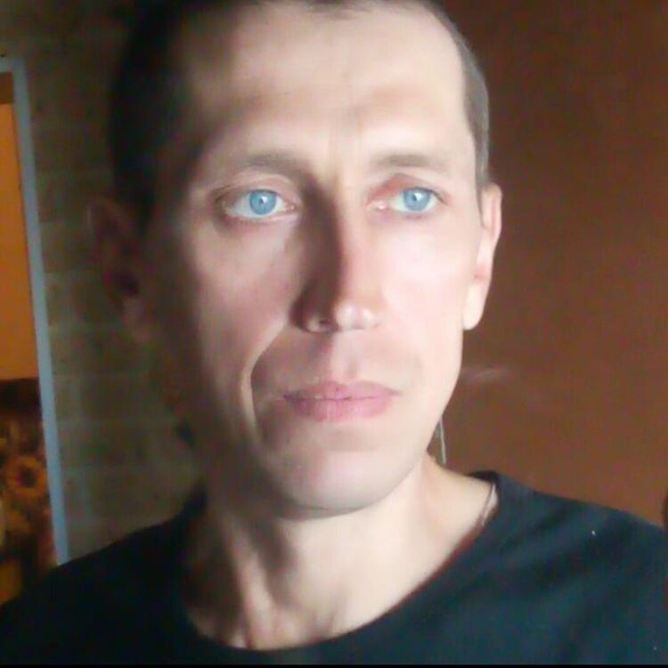  26061872  Denis, 45 ,    