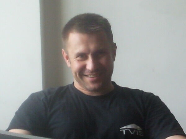  22740272  Simon, 52 ,    