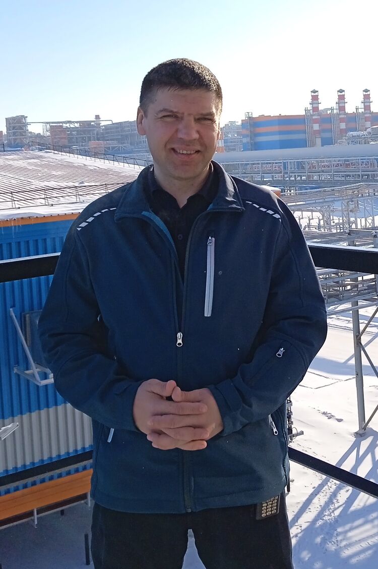  27463202  Akeks, 44 ,    