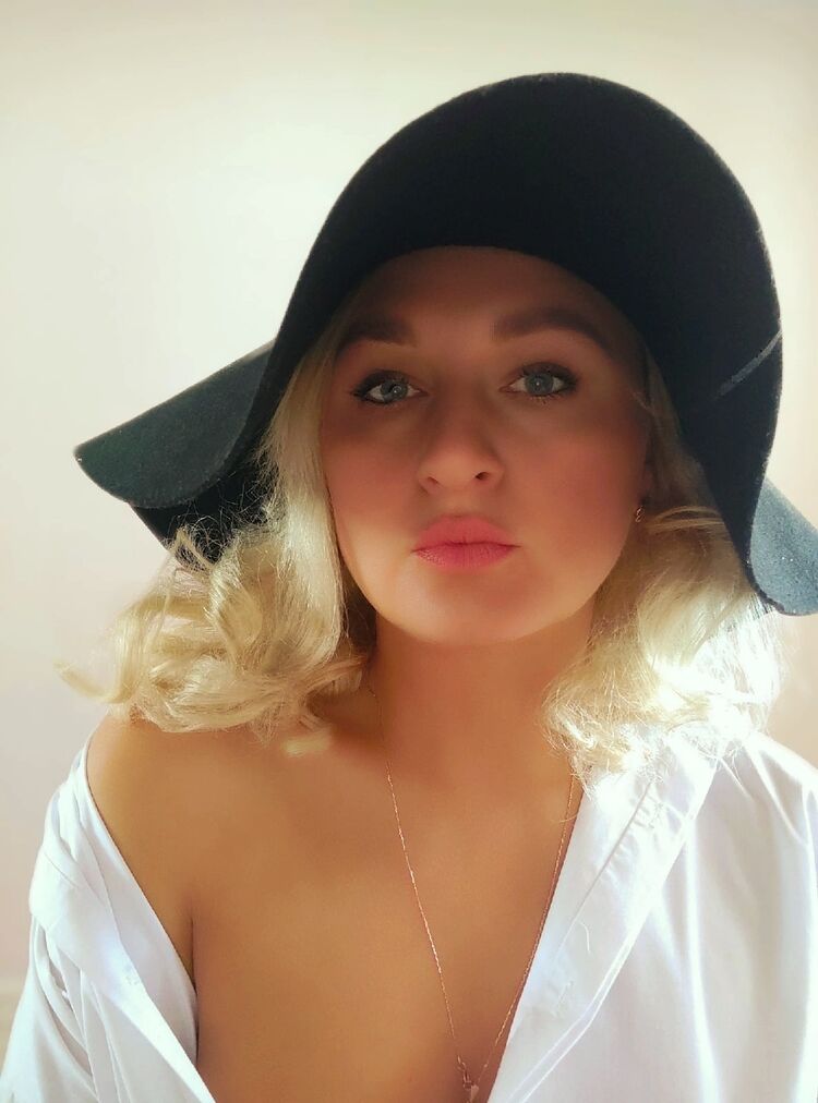  53642552  Vika, 39 ,     