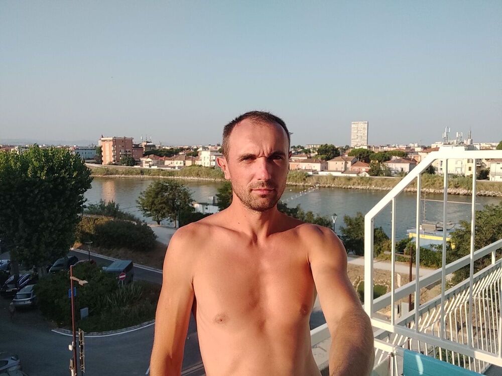  44954262  Denic, 37 ,    