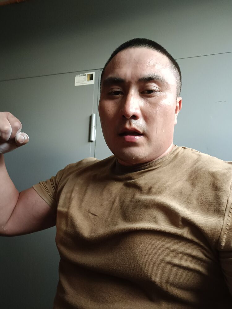  ,   Ruslan, 40 ,   ,   , c , 