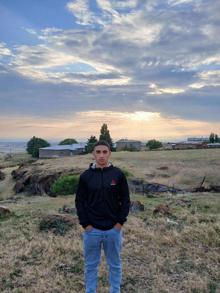  45523772  Aram, 21 ,    