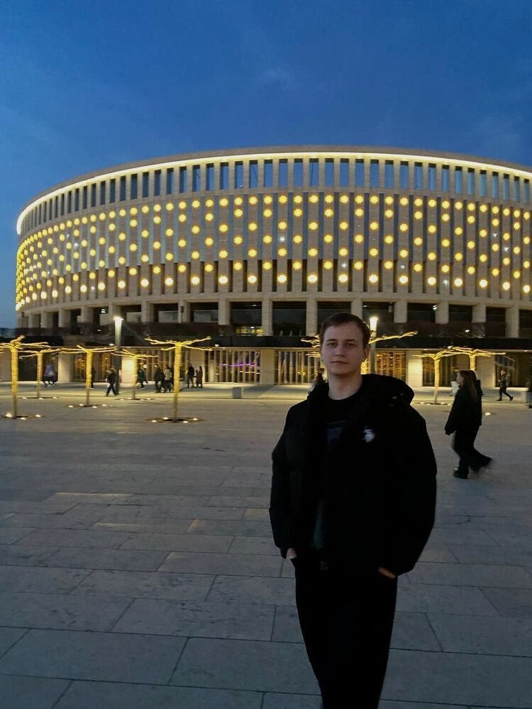  ,   Dieiydishfjs, 18 ,  