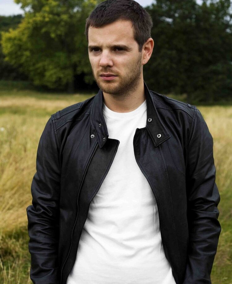  43450772  , 19 ,    -