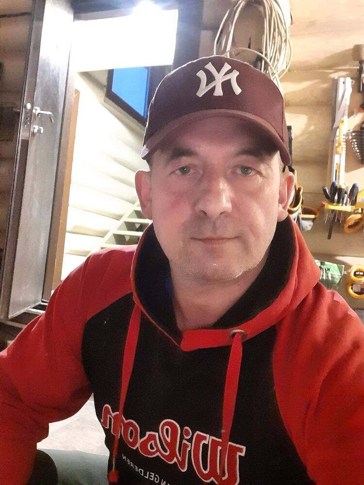  52919452  Vladimir, 55 ,    