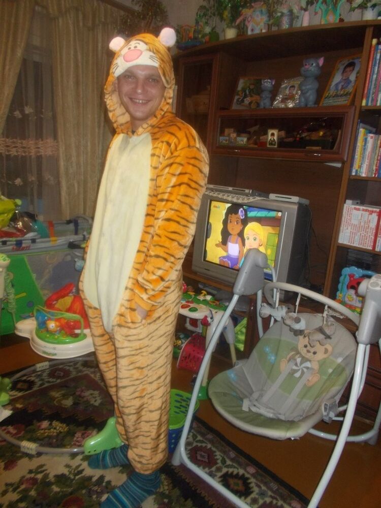  ,   Viktor, 40 ,   