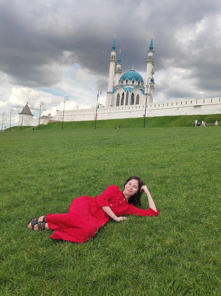  48084192  Adelina, 18 ,     