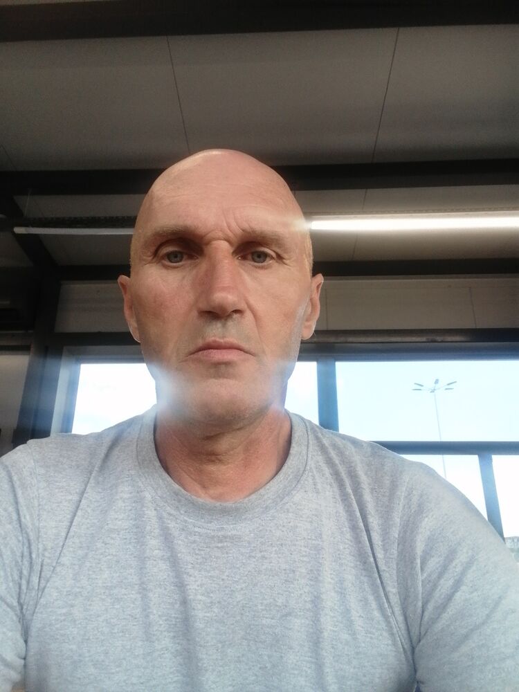  37006732  Ruslan, 53 ,    