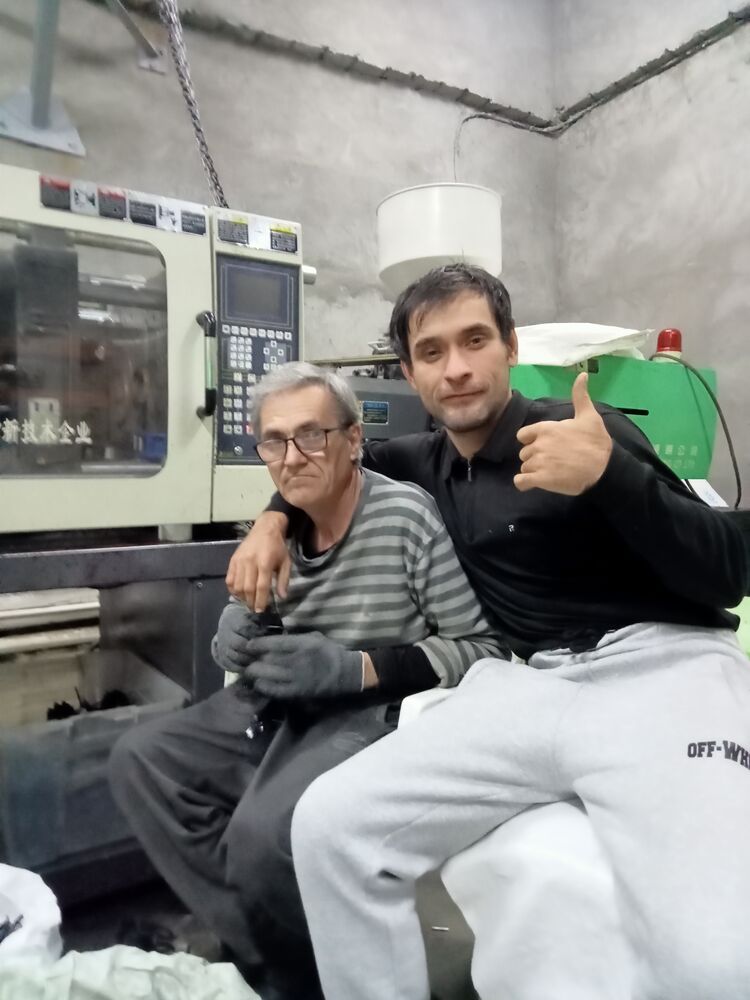  46298772  Rifkat, 37 ,    