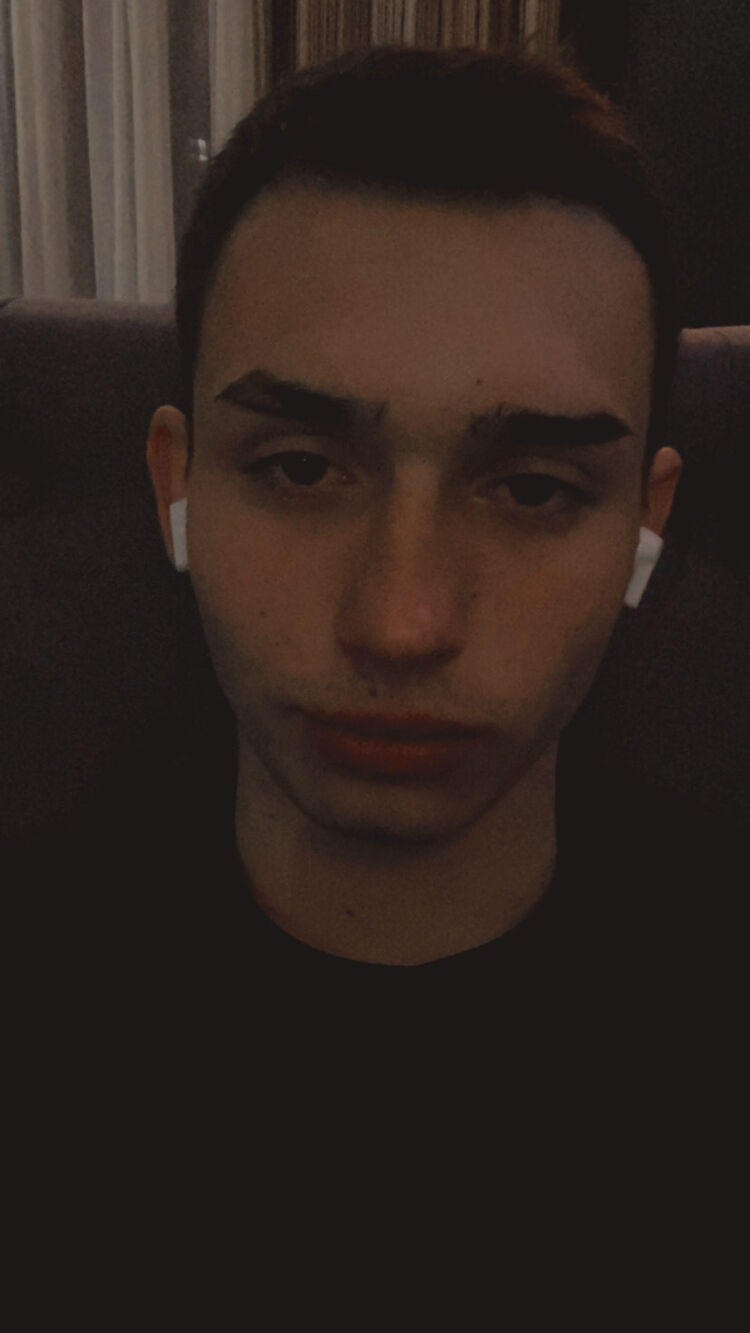  31173492  Alex, 22 ,    