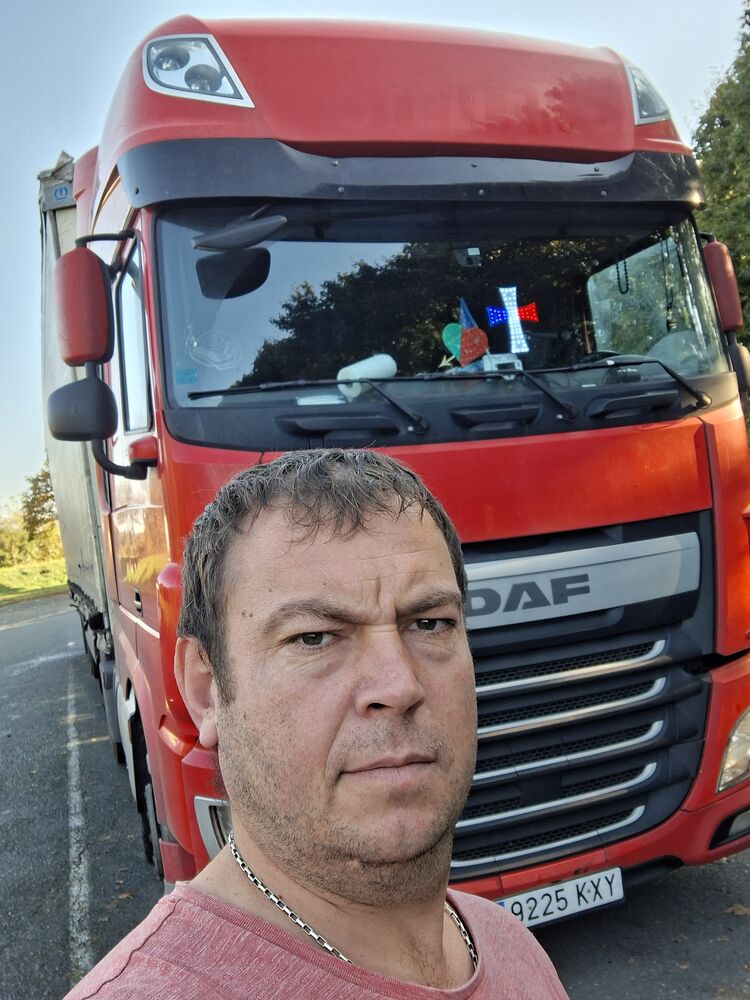  54105432  Adrian, 38 ,    