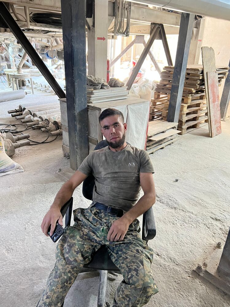  53587872  Aziko, 33 ,    