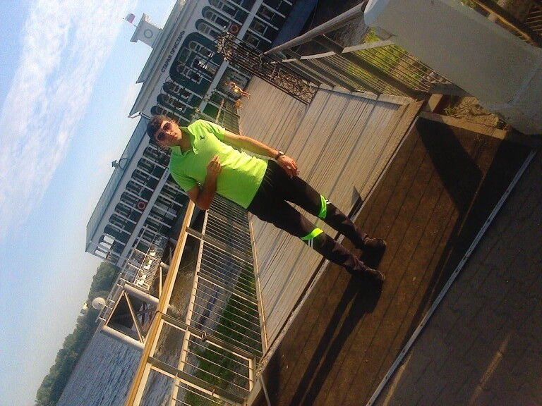  ,   Artur, 32 ,   ,   , c 