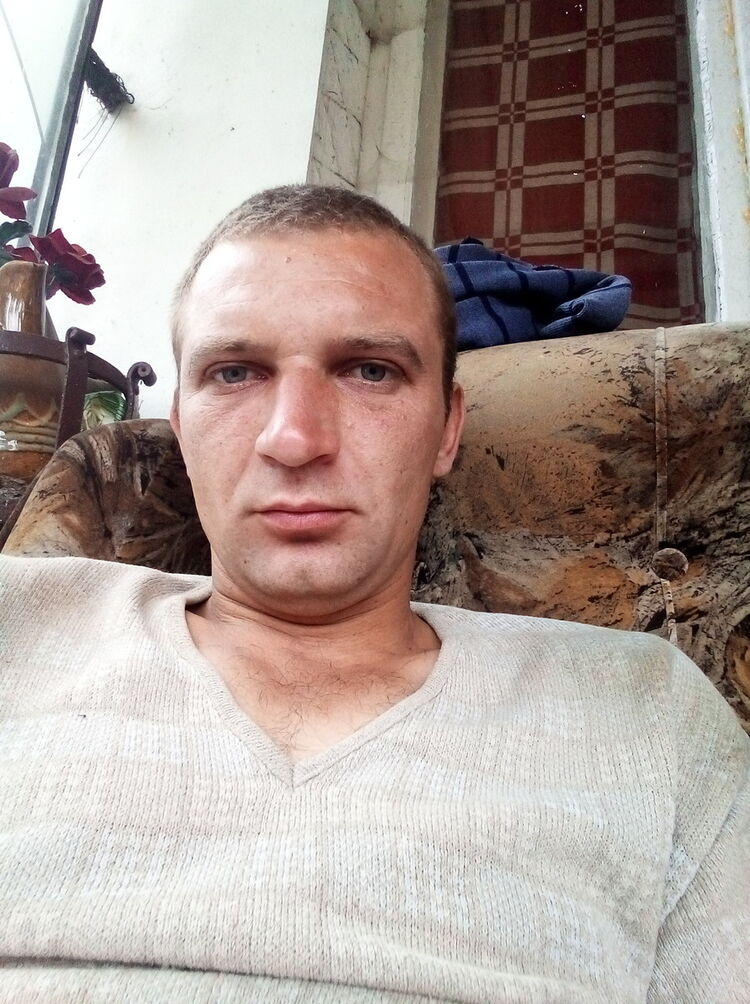  Piaseczno,   Andriy, 33 ,   ,   , c 
