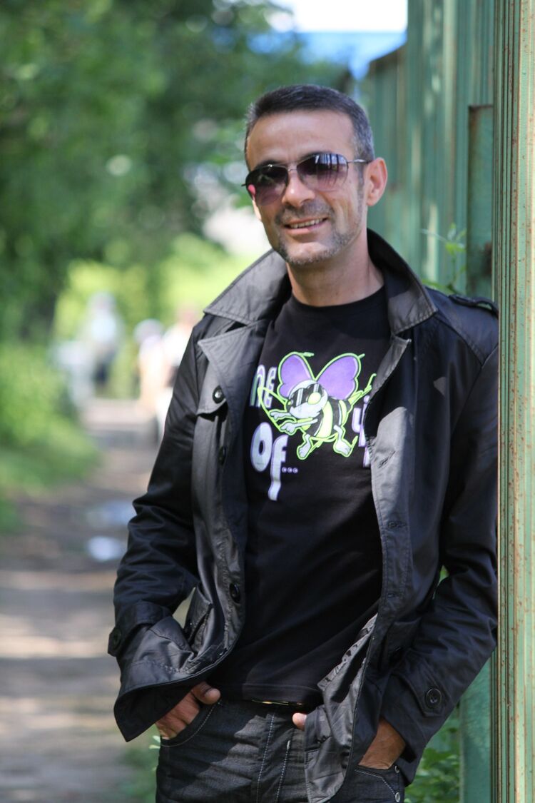  44886092  Yalcin, 39 ,    